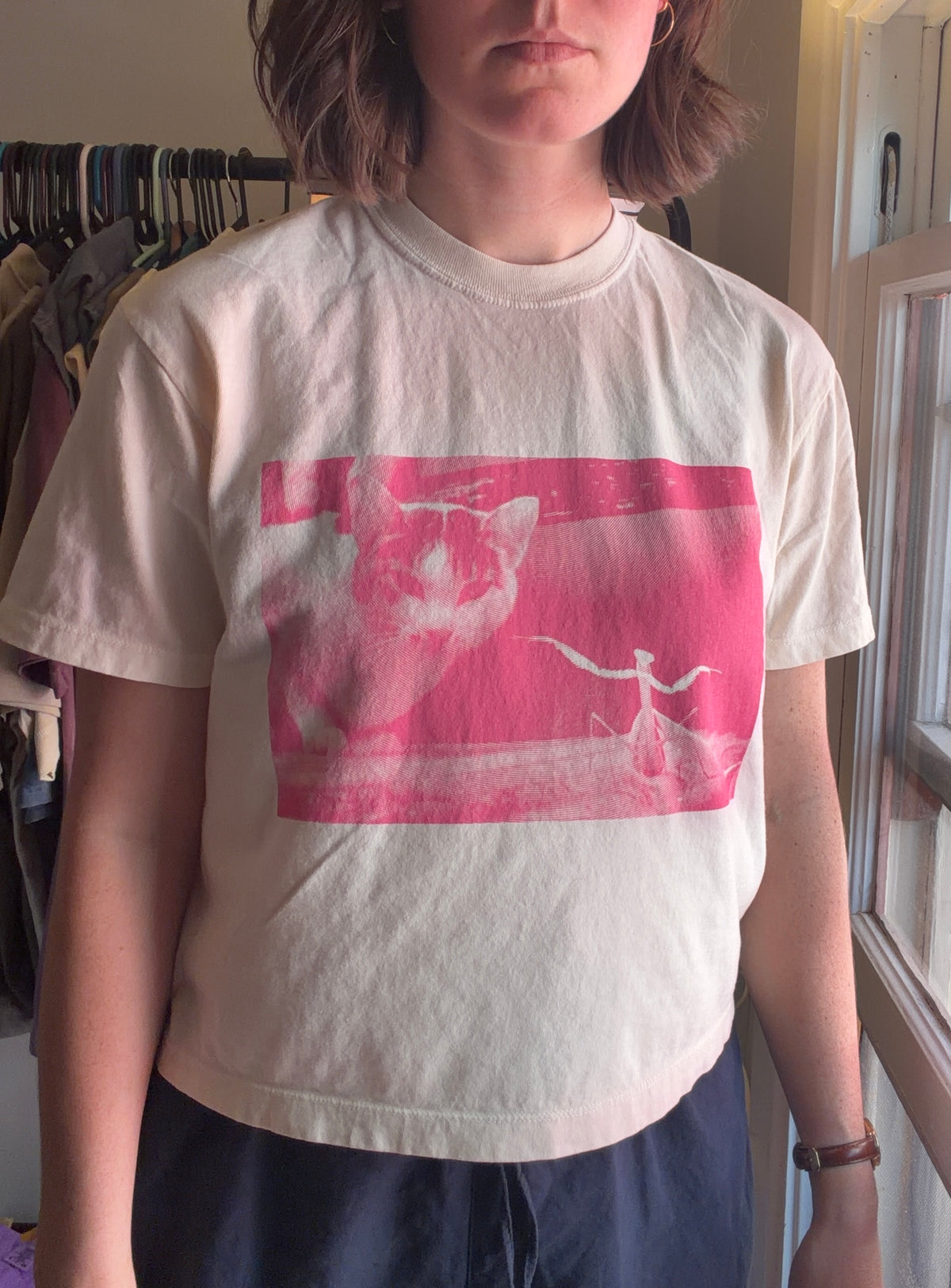 Women's Cropped Cat Mantis T-Shirt